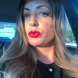 Meet your Posher, Lory